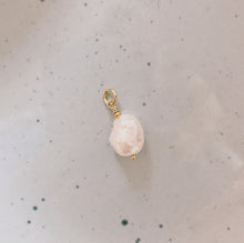 Load image into Gallery viewer, Barok Pearl Charm (gold filled)
