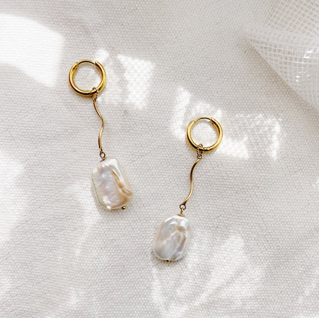 Wavy square pearl Earrings