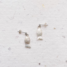 Load image into Gallery viewer, Silver fish Earrings
