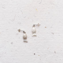 Load image into Gallery viewer, Silver fish Earrings
