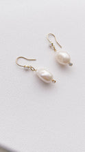 Load image into Gallery viewer, Bridal drop Earrings
