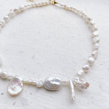 Load image into Gallery viewer, Playfull pearls Necklace
