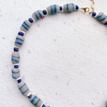 Load image into Gallery viewer, African trade bead Necklace - Stripes
