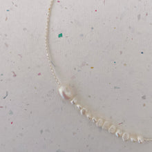 Load image into Gallery viewer, Pearly Necklace
