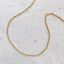 Load image into Gallery viewer, Golden Necklace twisted
