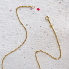 Load image into Gallery viewer, Golden Necklace twisted
