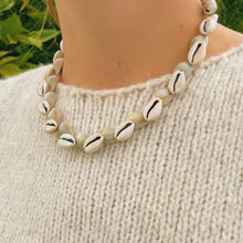 Load image into Gallery viewer, Coquillage Necklace
