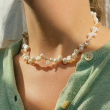 Load image into Gallery viewer, Let the sunshine in Necklace
